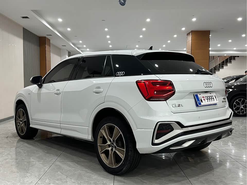 Audi Q2L