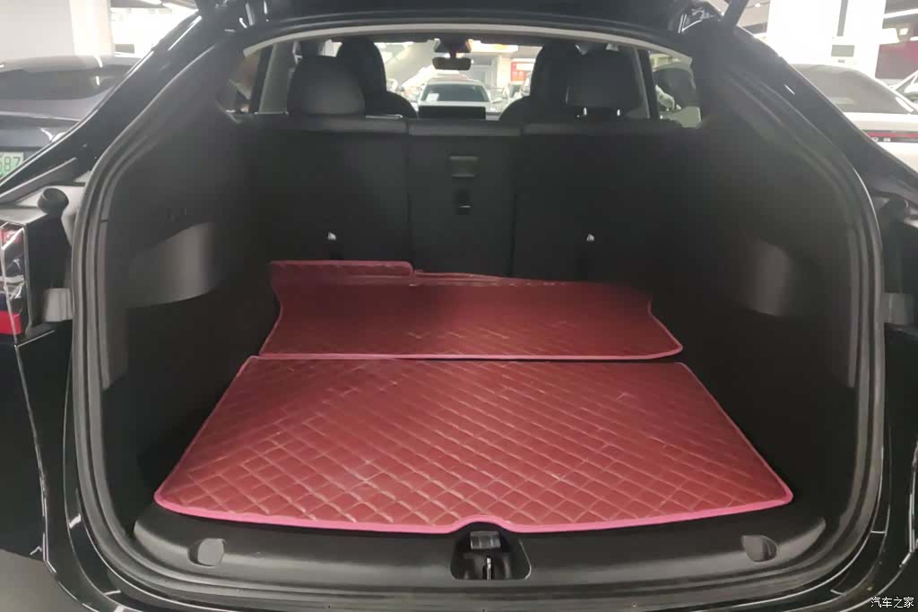 Tesla Model Y, 2023 4