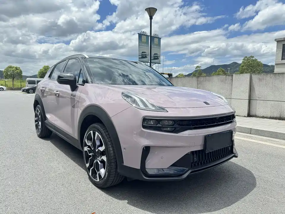 Lynk & Co 06 Lynk & Co 06