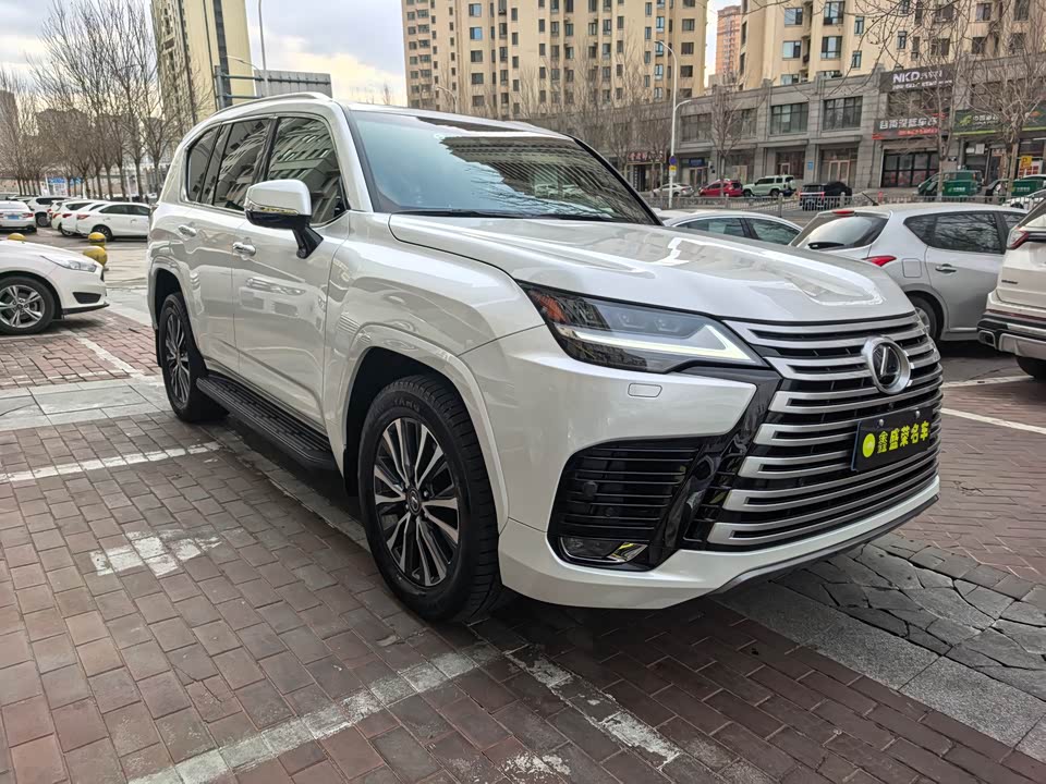 Lexus LX