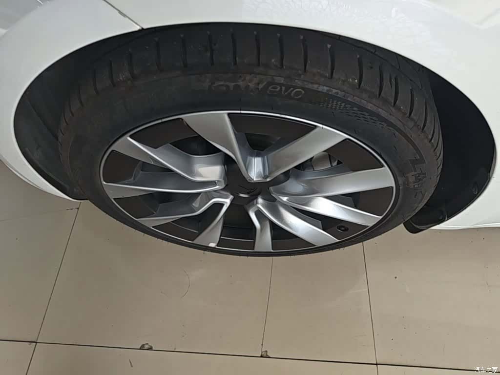 Tesla Model 3, 2025 23