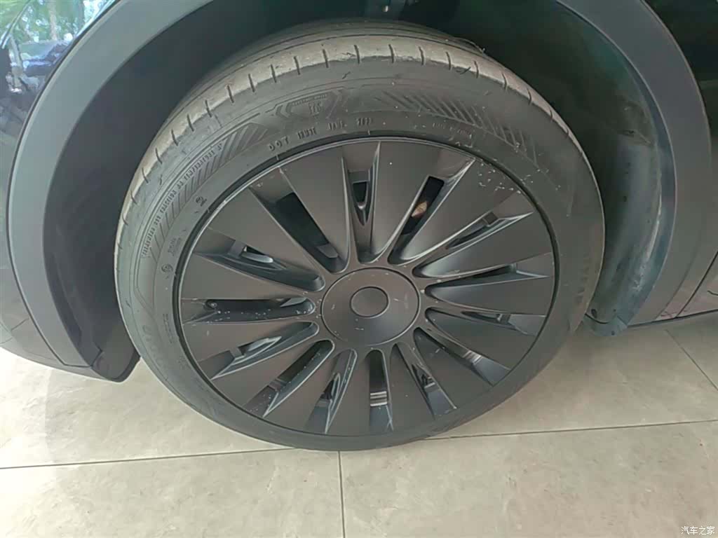 Tesla Model Y, 2023 23