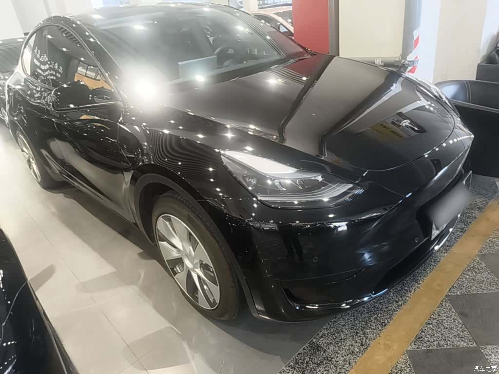 Tesla Model Y, 2023 4
