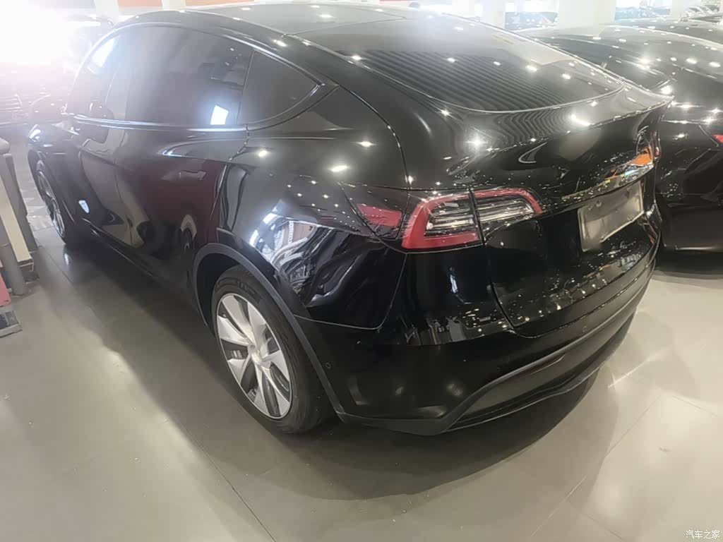 Tesla Model Y, 2023 все фото