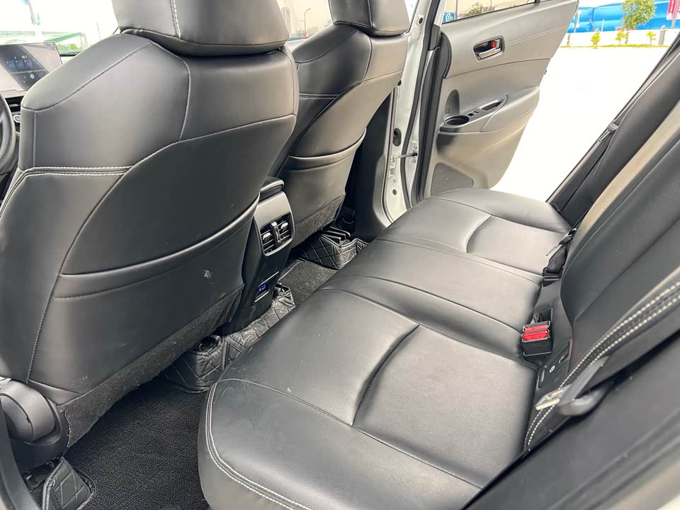 Toyota Corolla Sharp amplifier