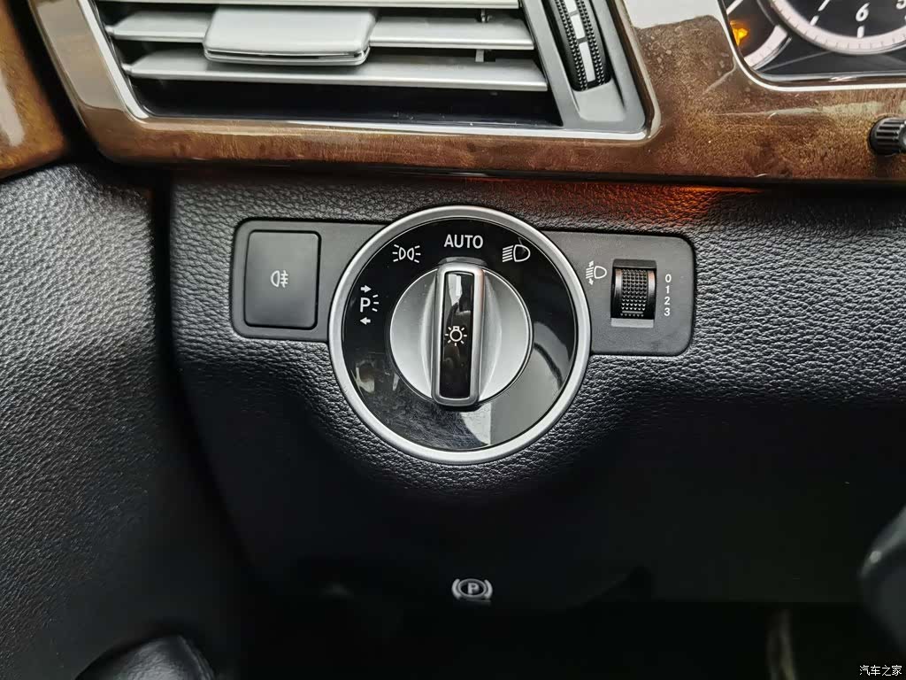 Mercedes-Benz E-Class, 2013 21