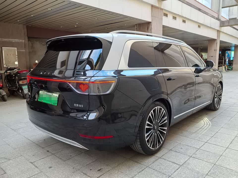 AITO Ask the world M9