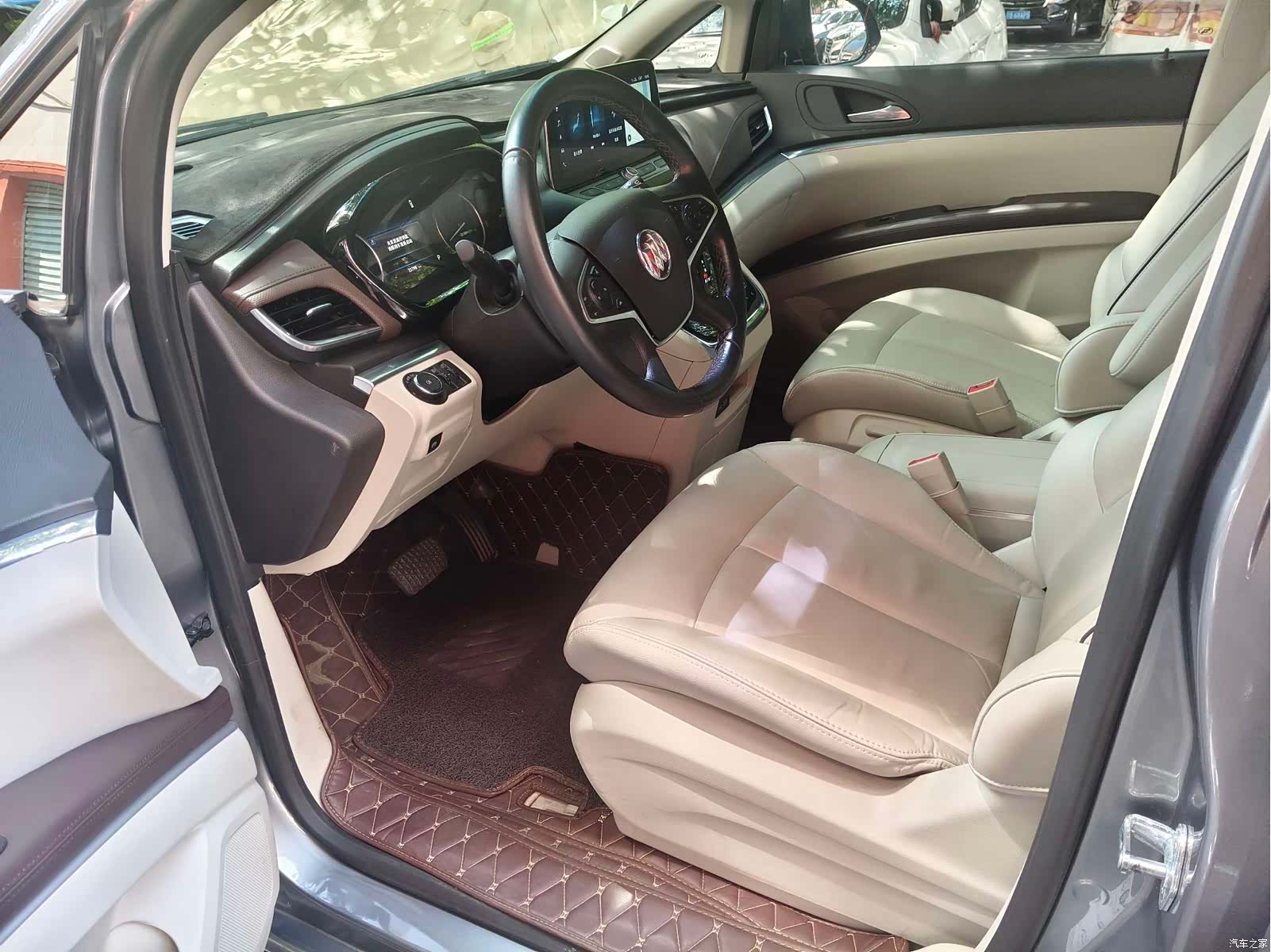 Buick GL8, 2020 3