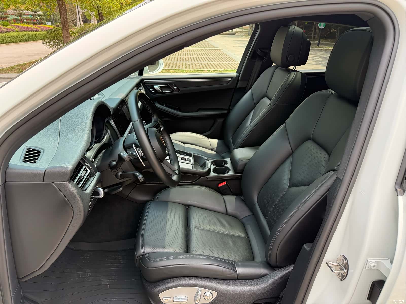 Porsche Macan, 2024 все фото