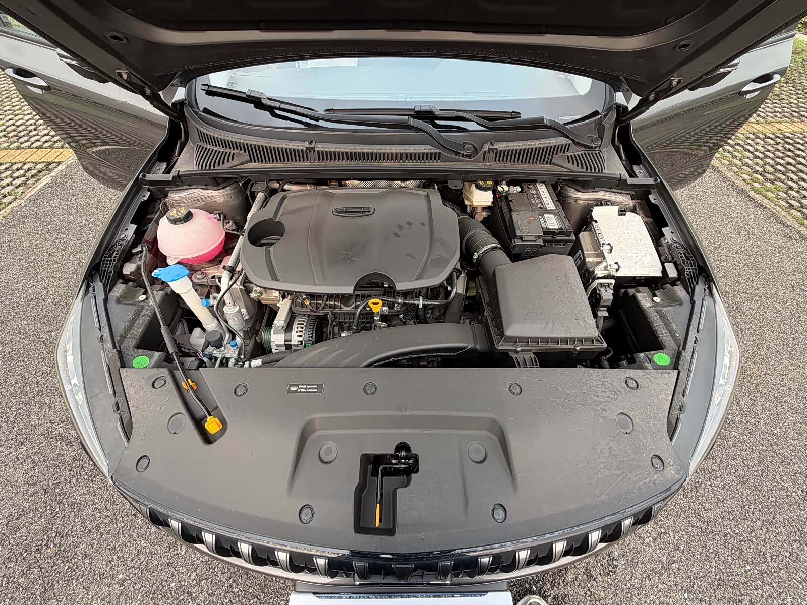 Geely Binray, 2026 28
