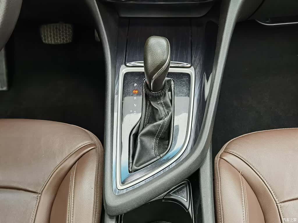 Buick GL6, 2018 13