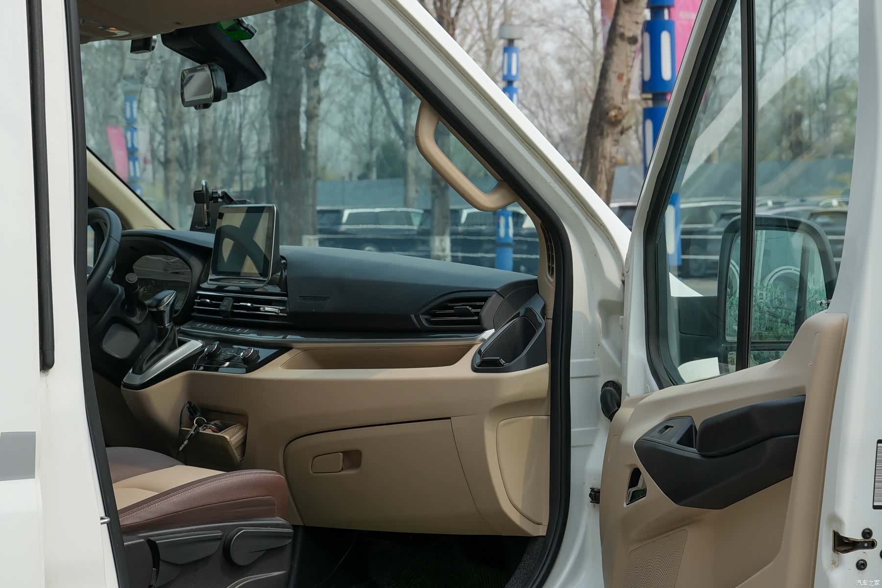 Maxus V90, 2021 37