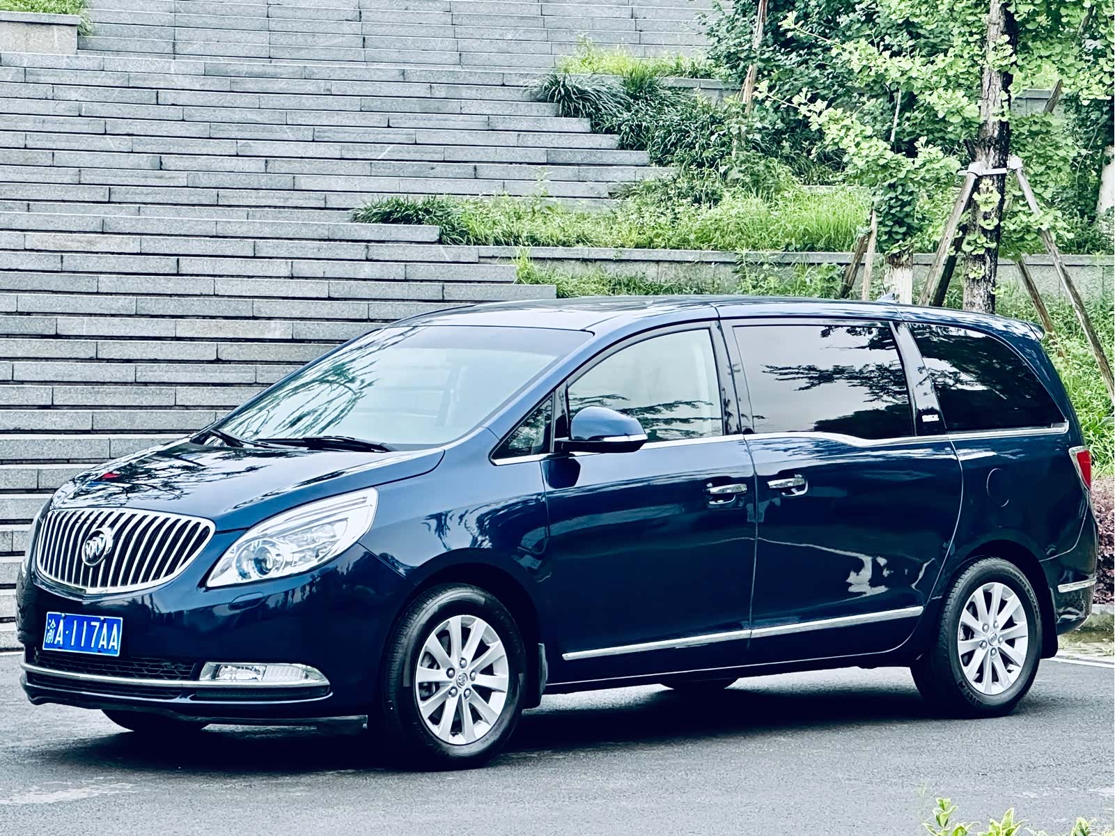 Buick GL8, 2013 4
