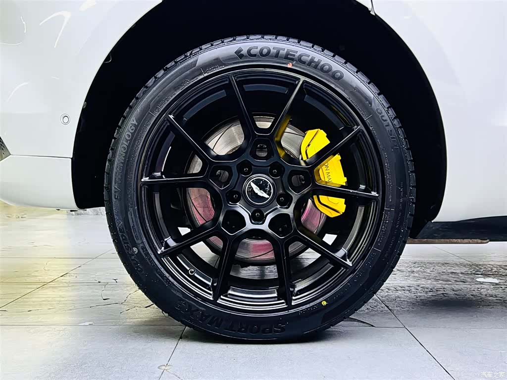 Aston Martin DBX, 2021 18