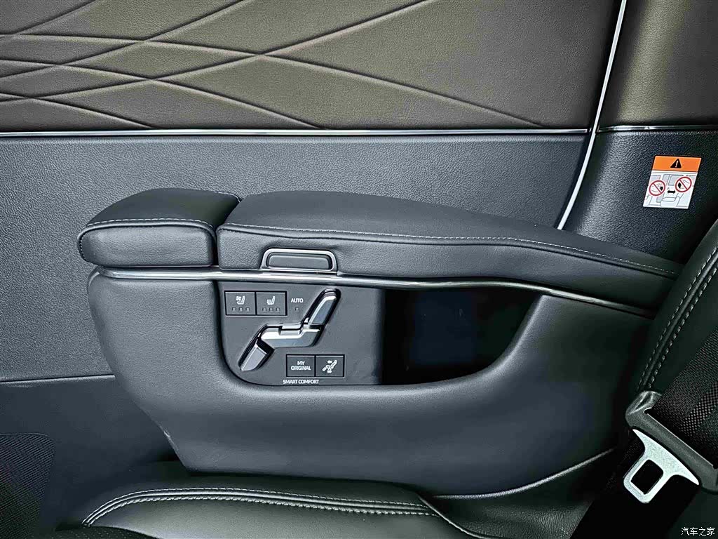 Toyota Alphard, 2024 15