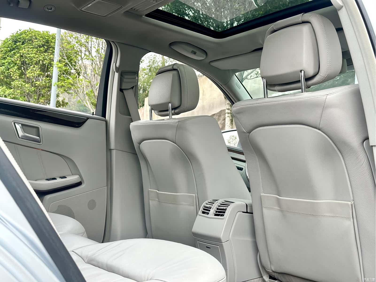 Mercedes-Benz E-Class, 2012 32