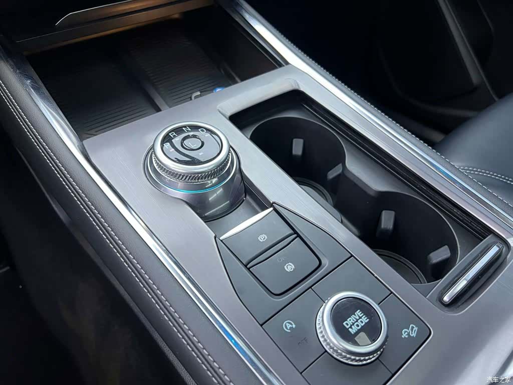 Ford Explorer, 2023 31