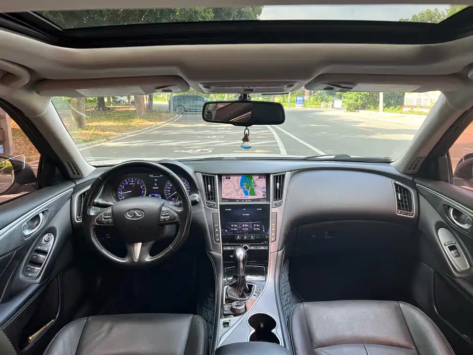 Infiniti Q50L