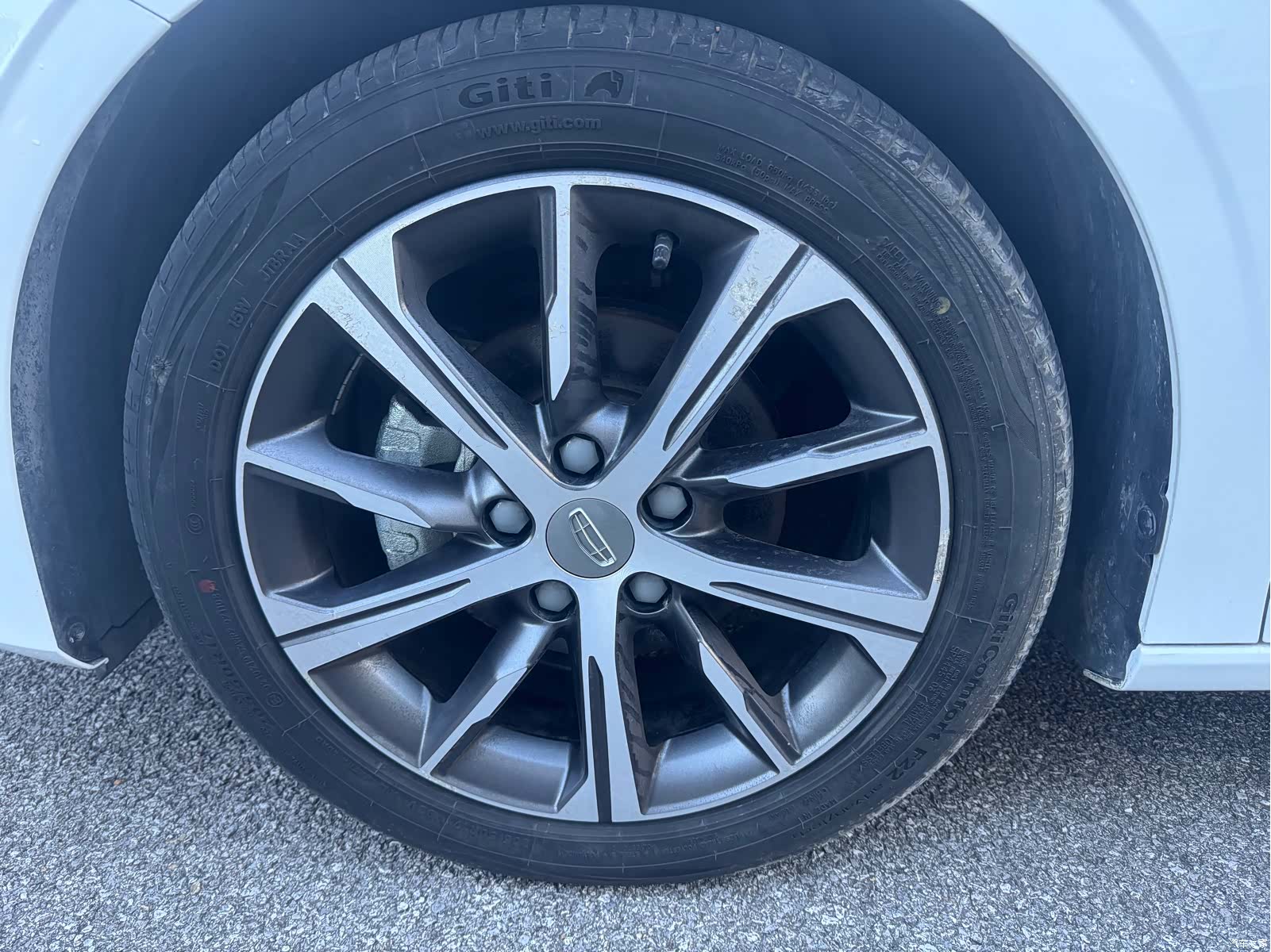 Geely Emgrand, 2022 4