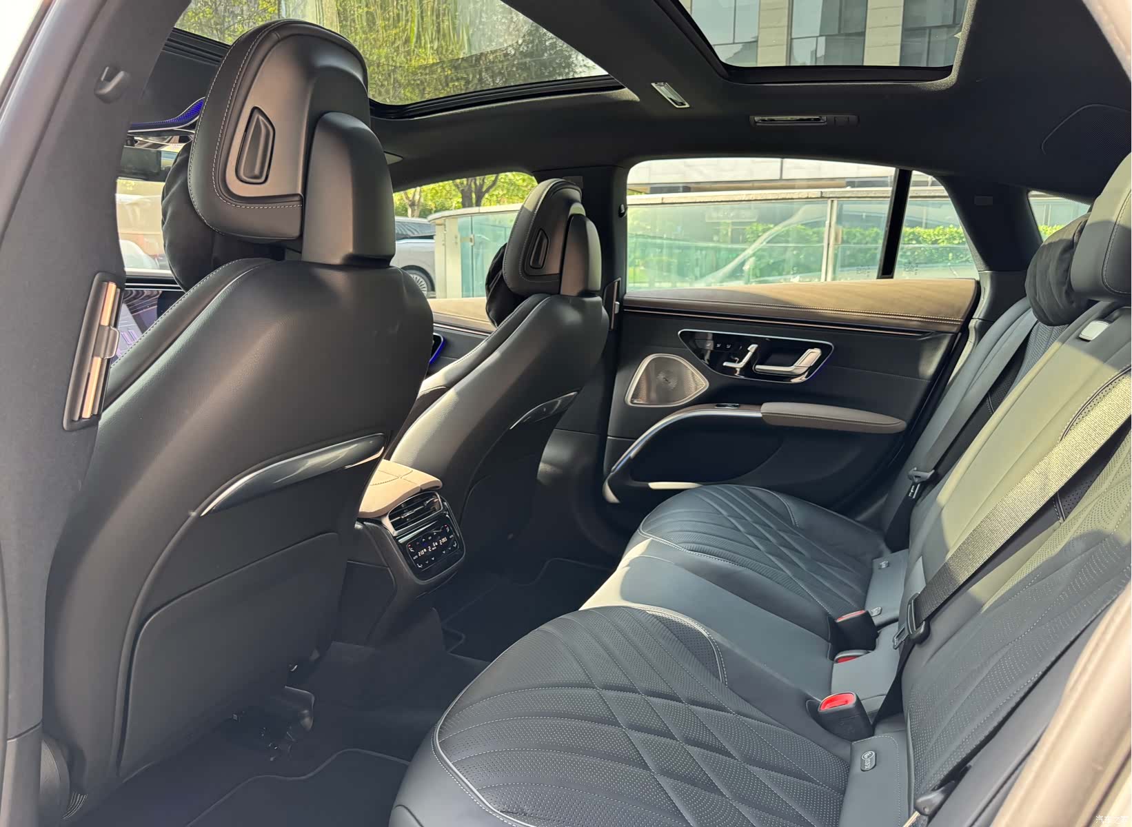 Mercedes-Benz EQS, 2023 10