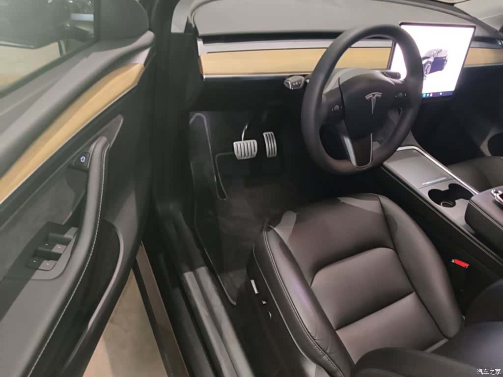Tesla Model Y, 2023 16