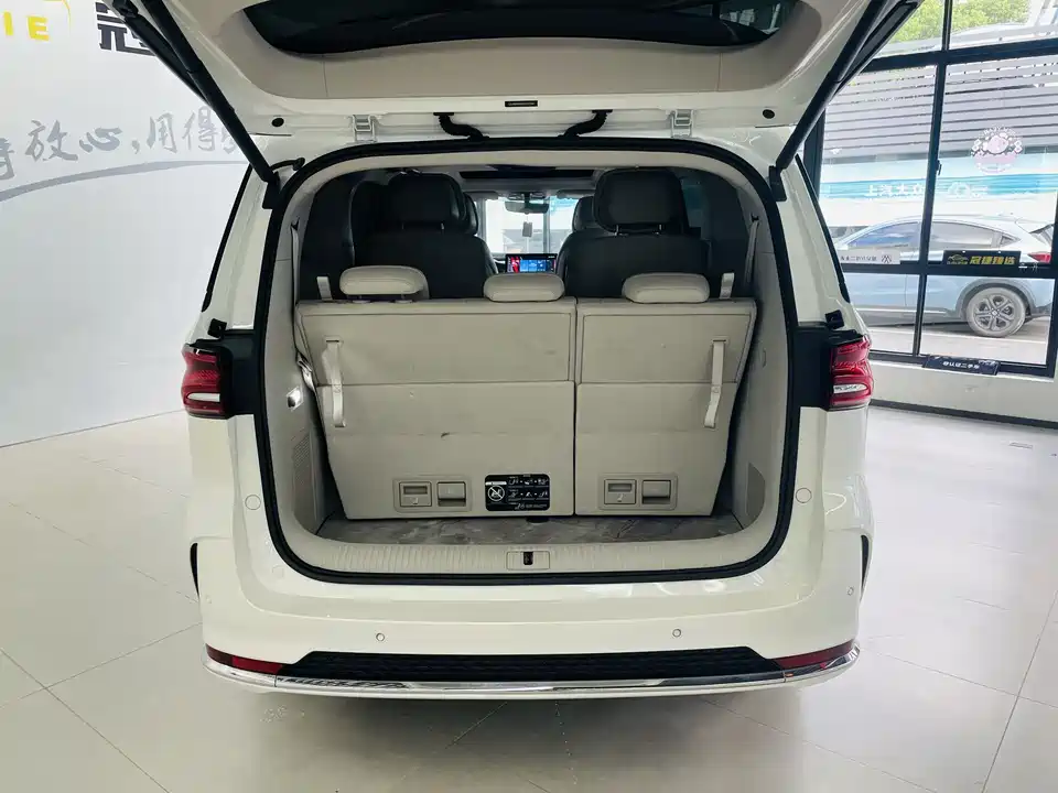 Roewe iMAX8