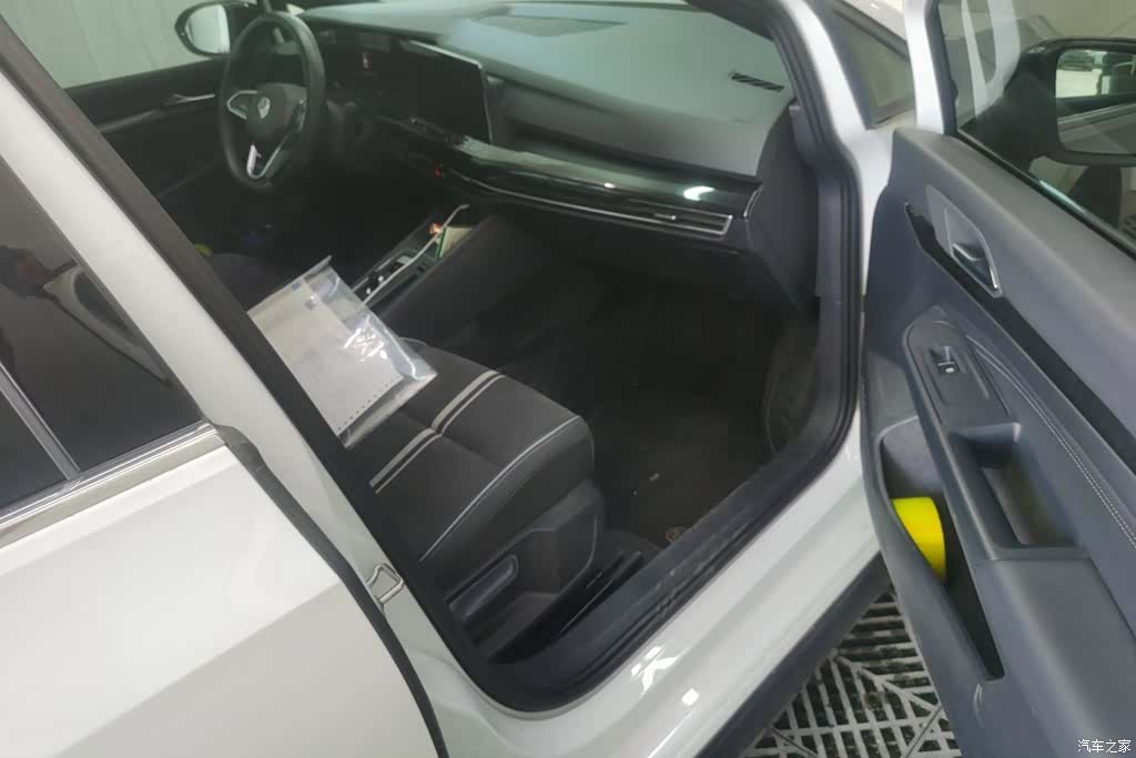 Volkswagen Golf, 2023 8