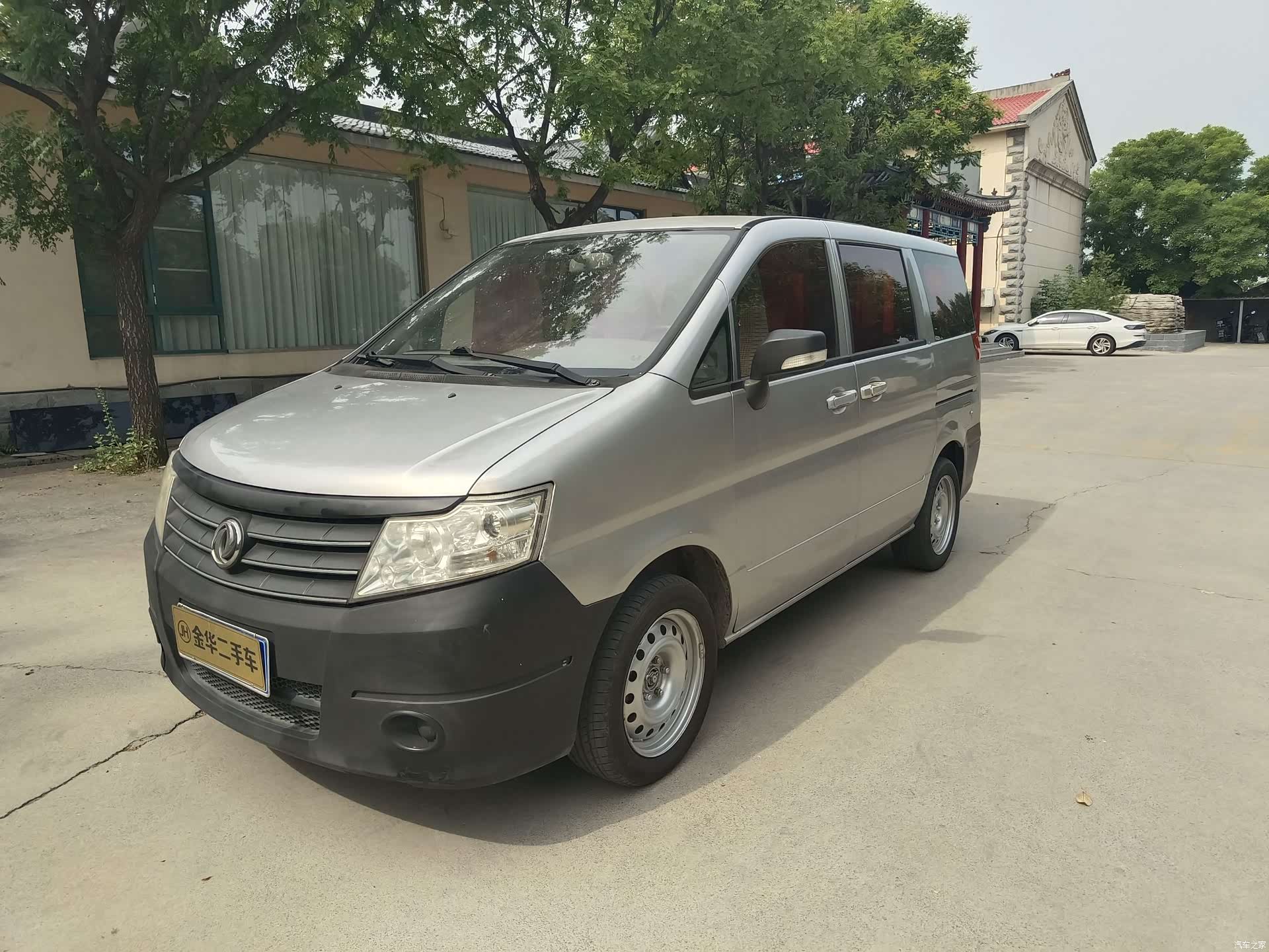 Nissan 5, 2013 1