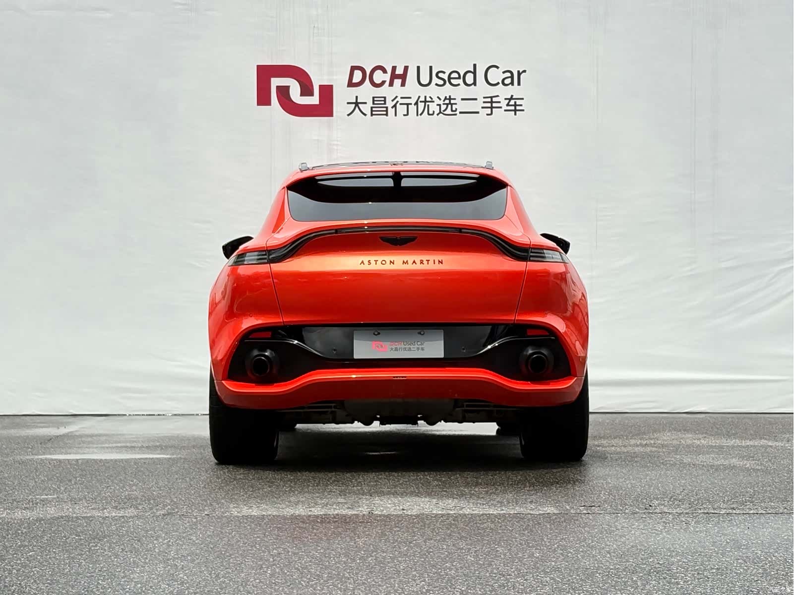 Aston Martin DBX, 2022 все фото