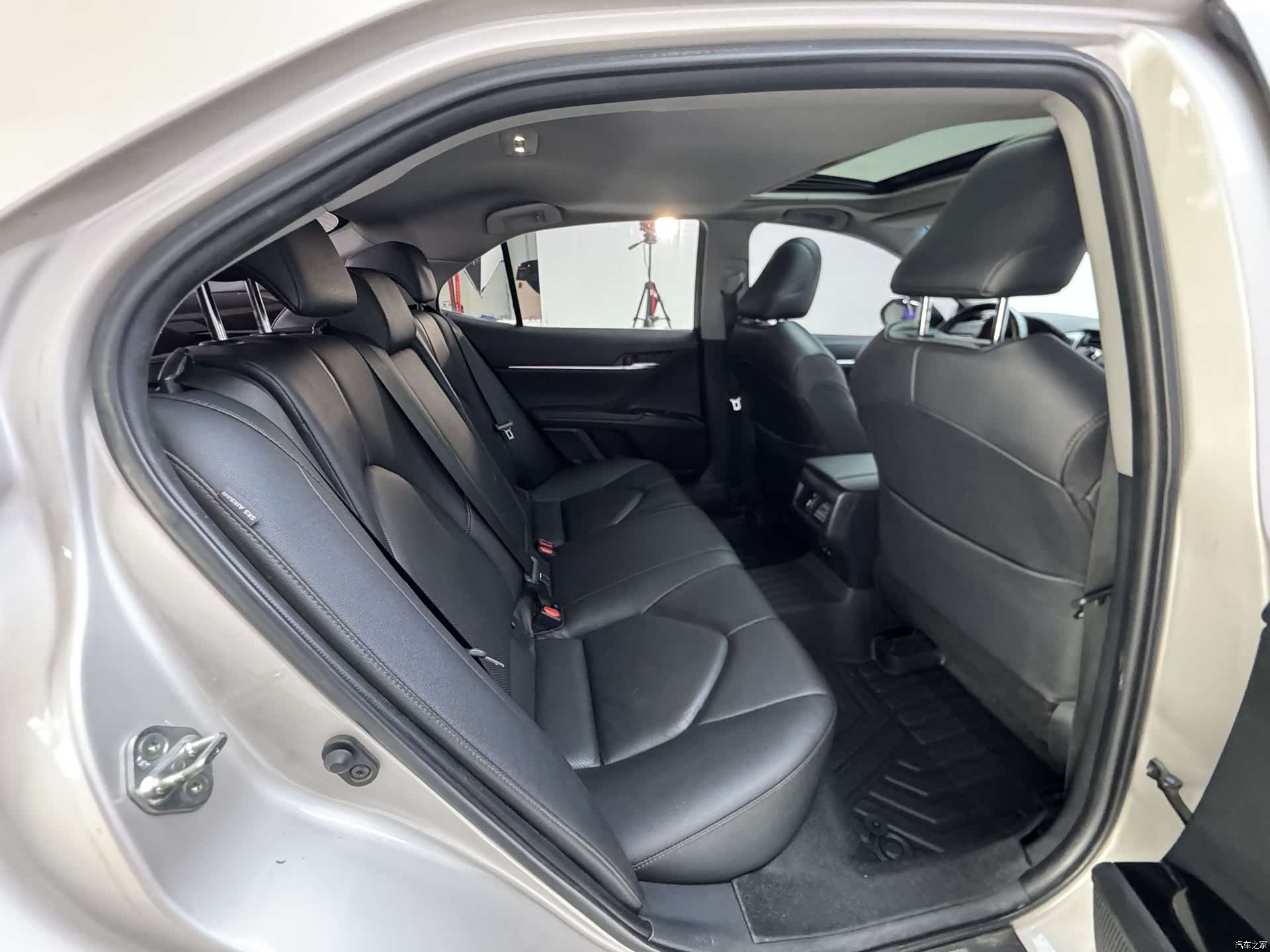 Toyota Camry, 2019 18
