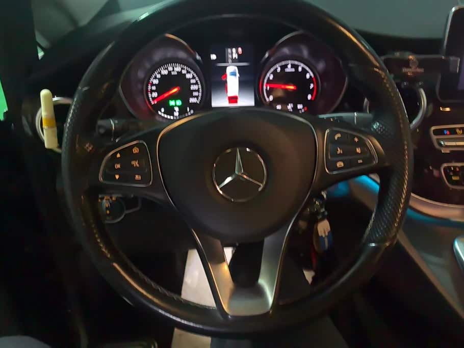 Mercedes-Benz V-class