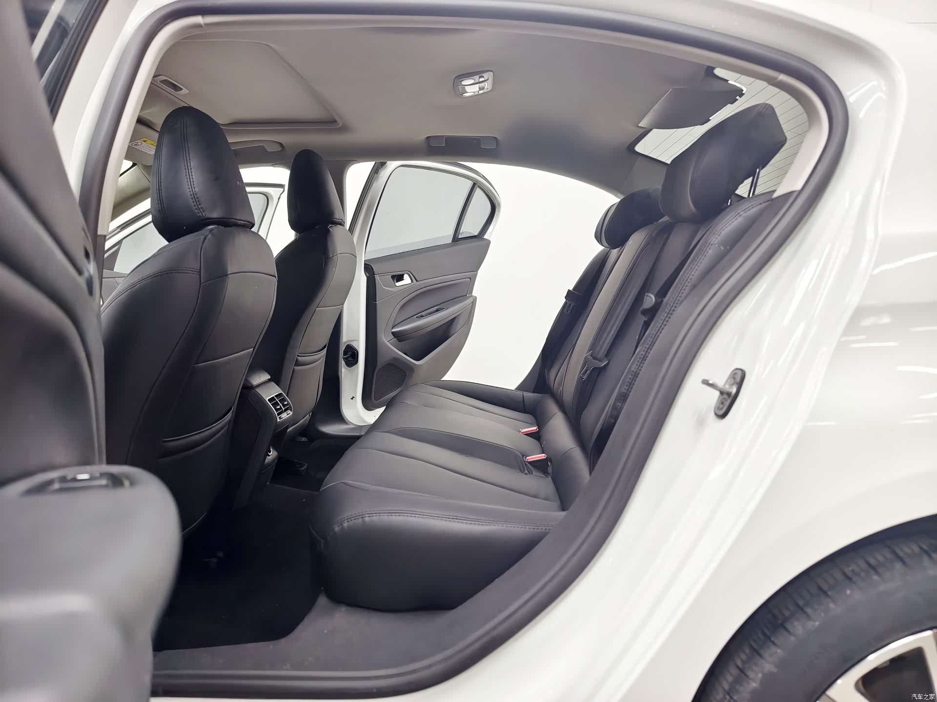 Peugeot 408, 2016 13