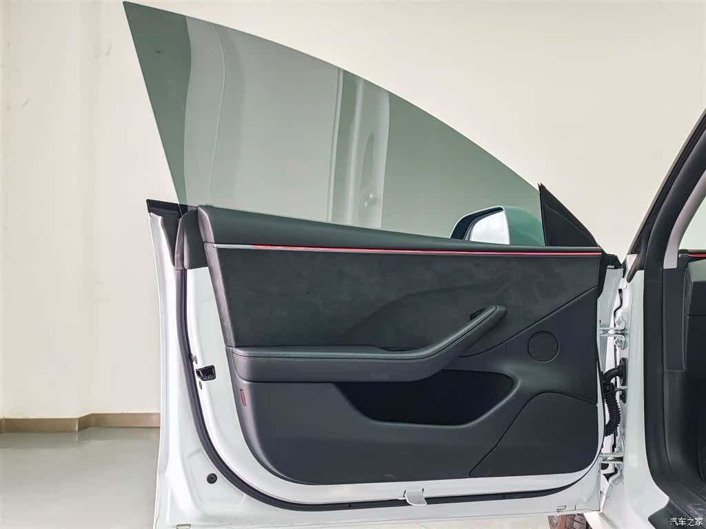 Tesla Model 3, 2025 9