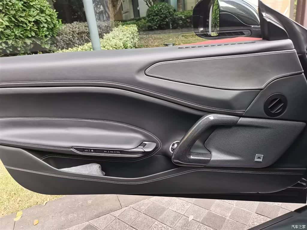 Ferrari GTC4Lus, 2018 8