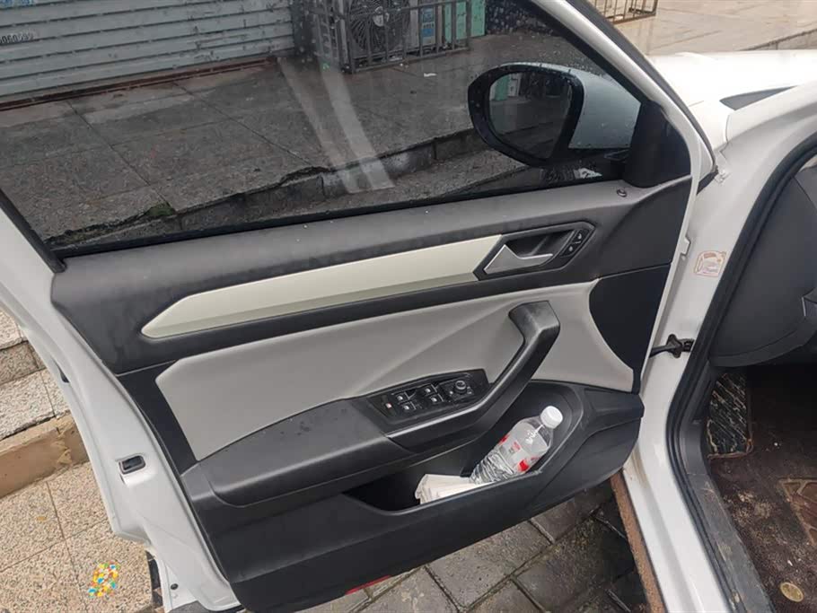 Volkswagen T-ROC exploring Songs