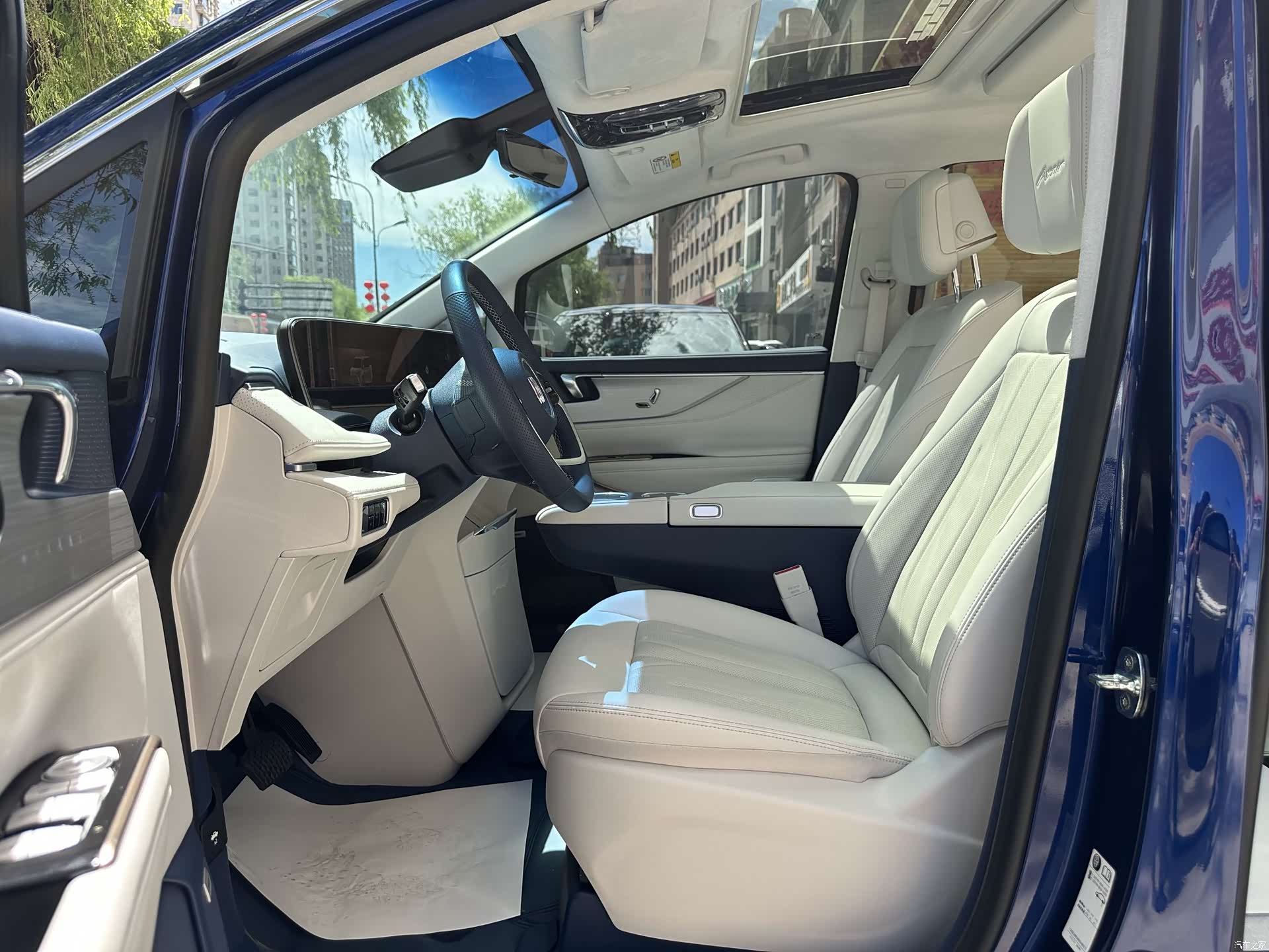 Buick GL8, 2025 12