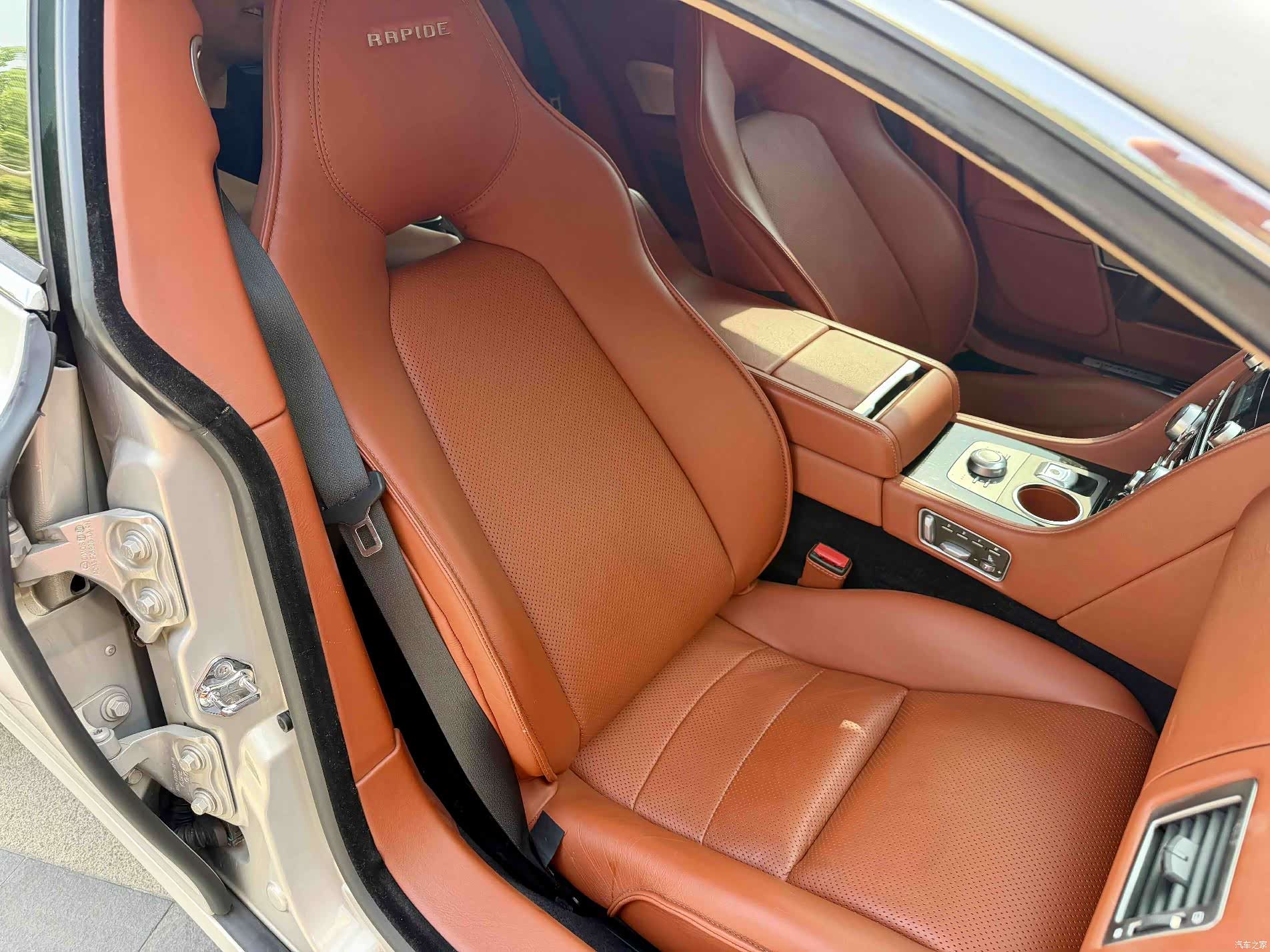 Aston Martin Rapide, 2012 12
