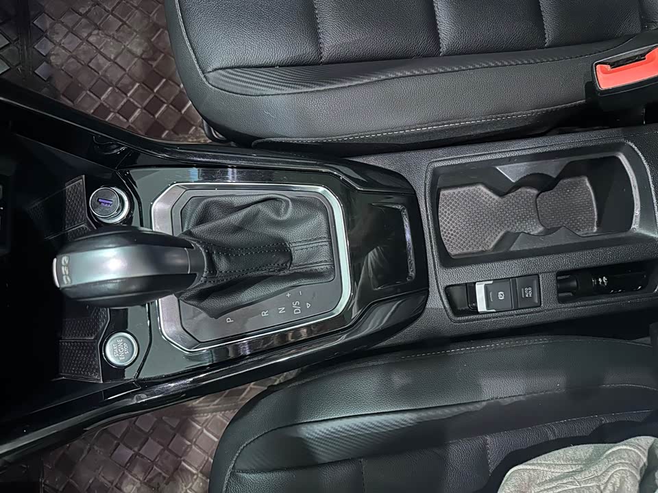 Volkswagen T-ROC exploring Songs