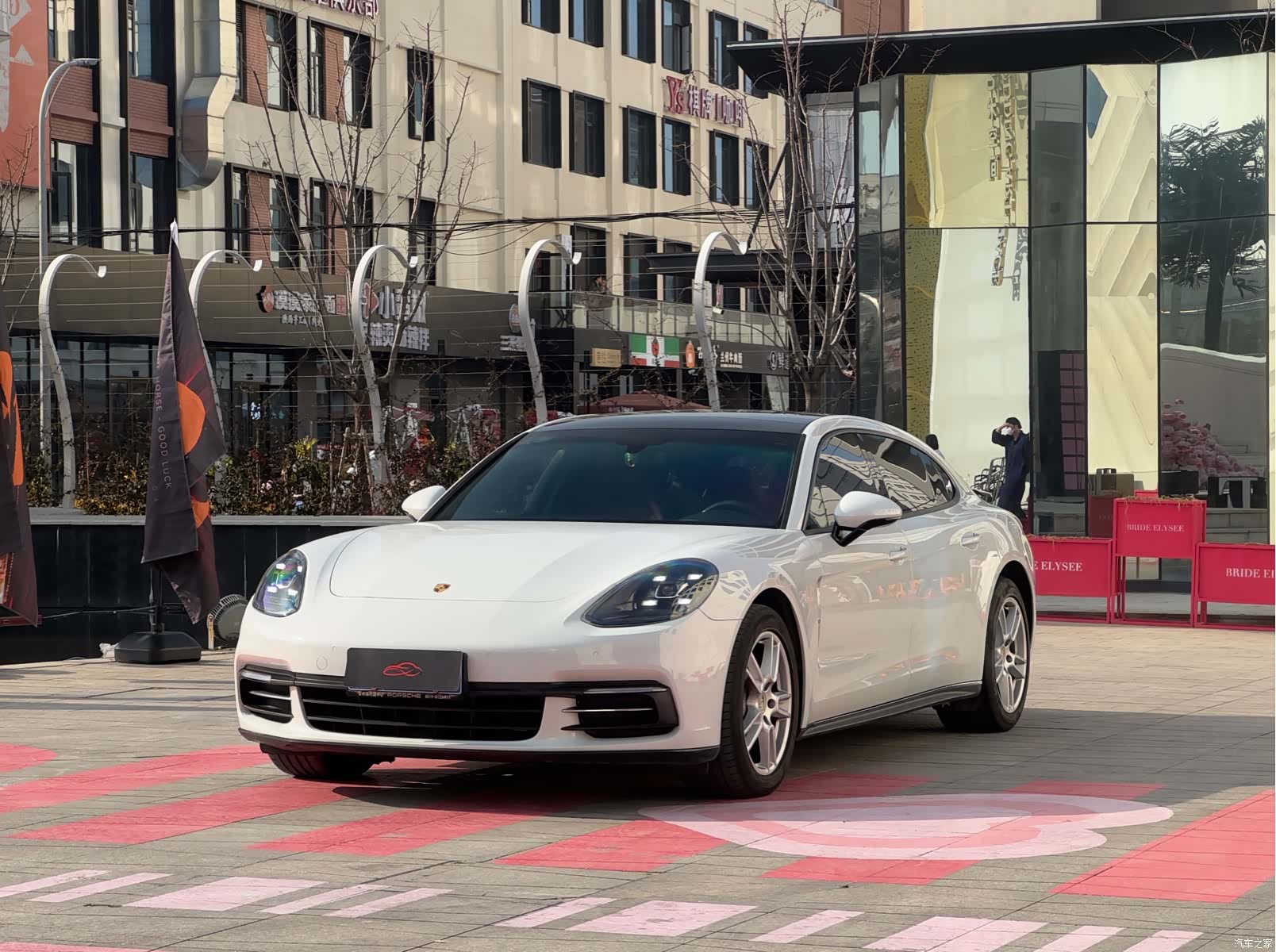 Porsche Panamera, 2017 1