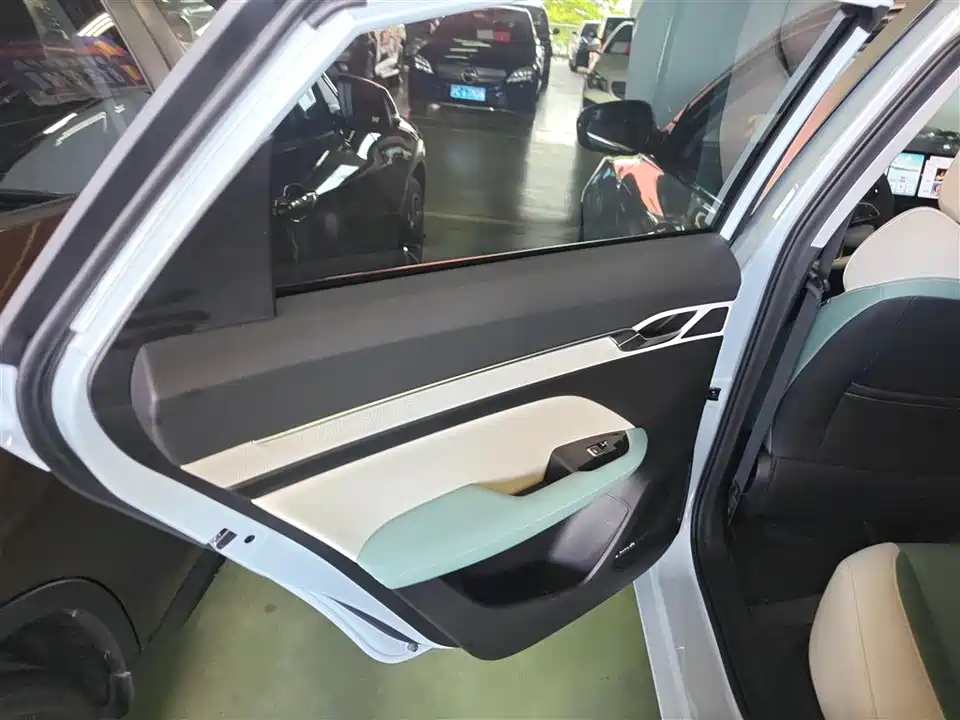 Geely Emgrand L HiP Geely Emgrand L HiP