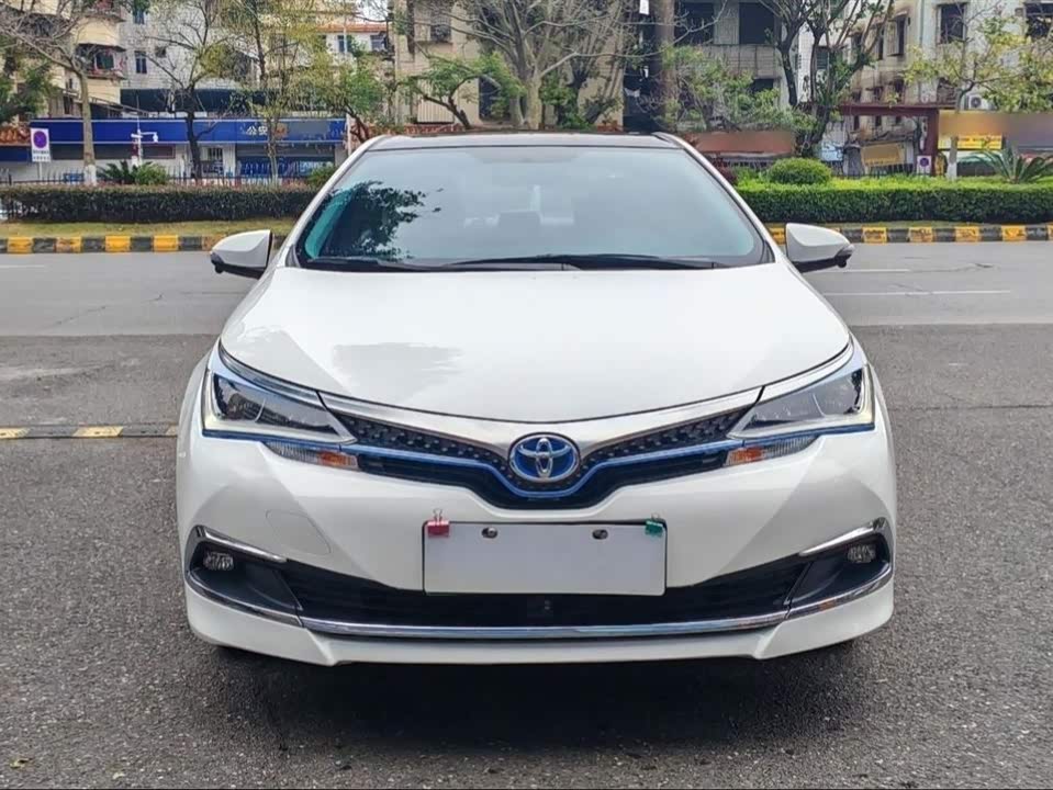 Toyota Corolla dual engine E+ Toyota Corolla dual engine E+