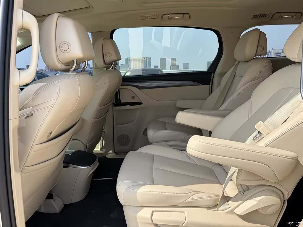 Buick GL8, 2025 12