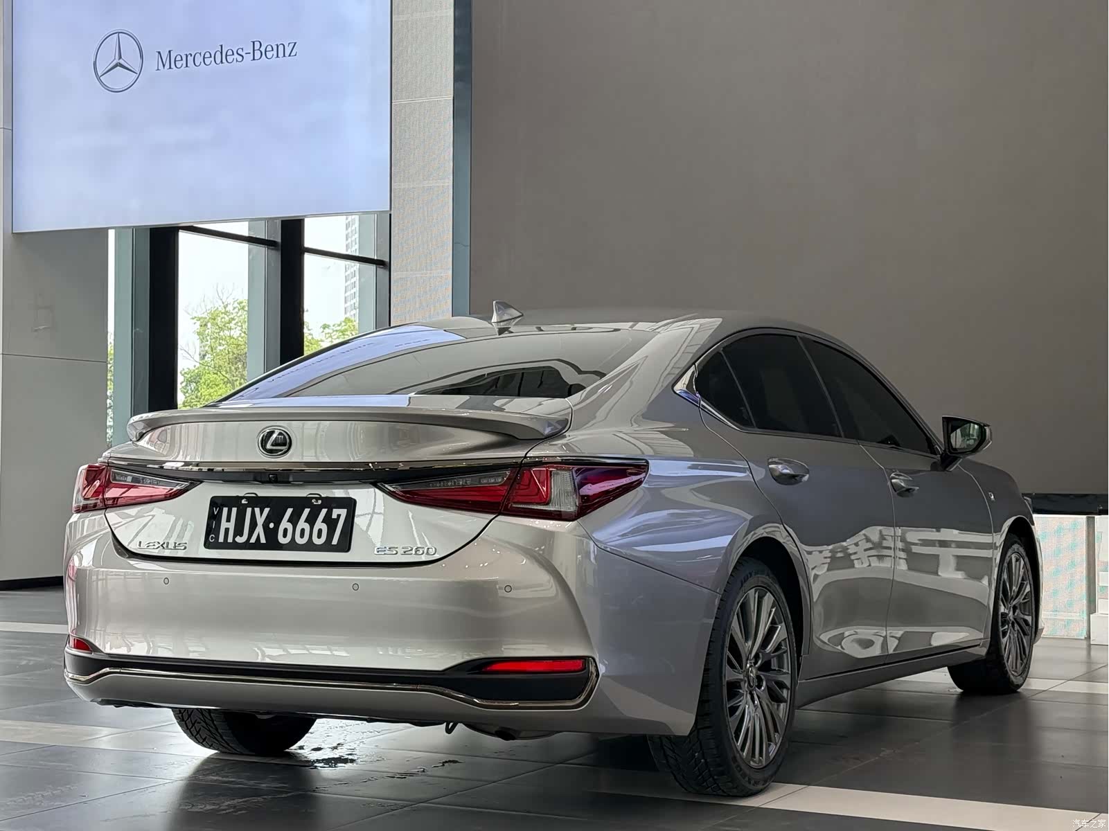 Lexus ES, 2020 все фото