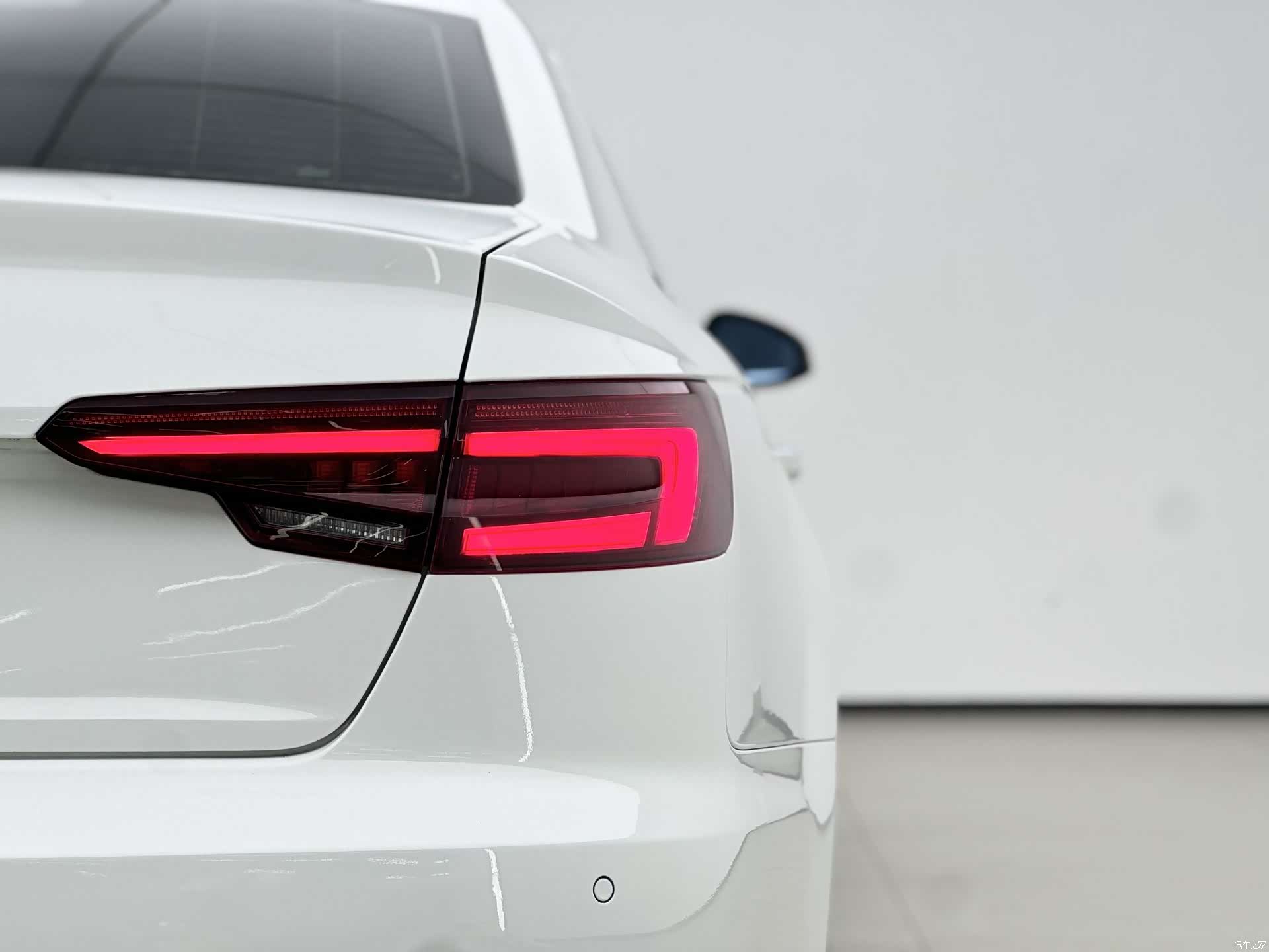 Audi A4L, 2019 15