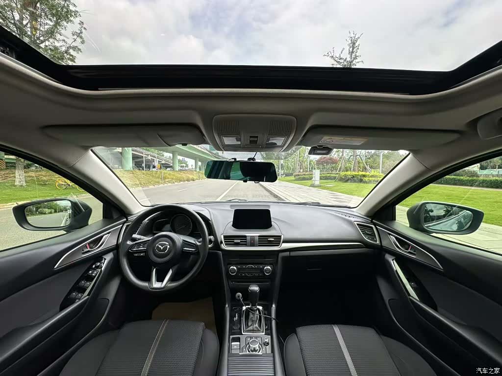 Mazda Mazda3, 2018 все фото