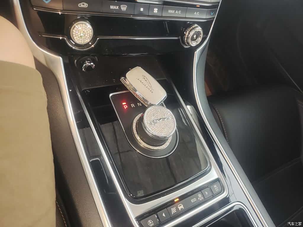 Land Rover XEL, 2018 14