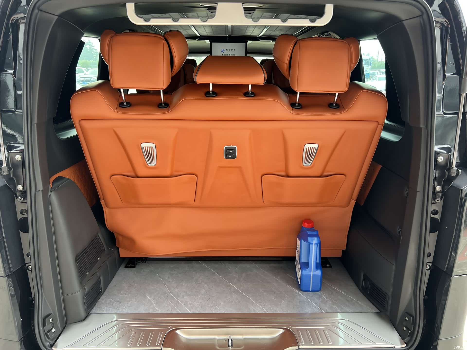 Mercedes-Benz 7, 2023 6
