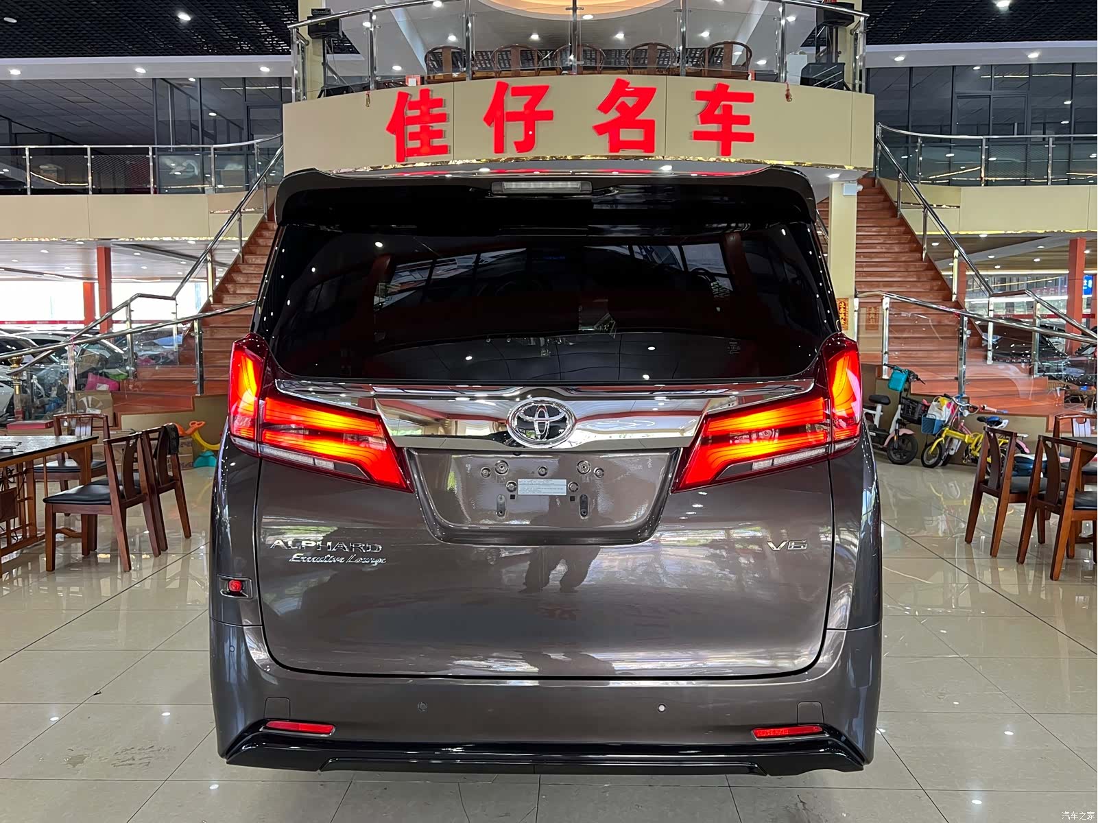 Toyota Alphard, 2018 4