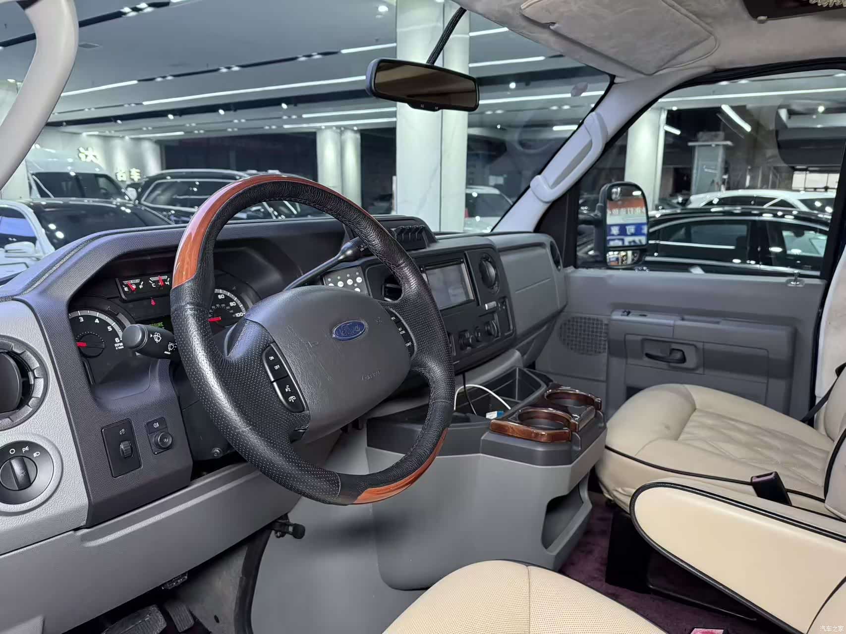 Ford E350, 2015 8