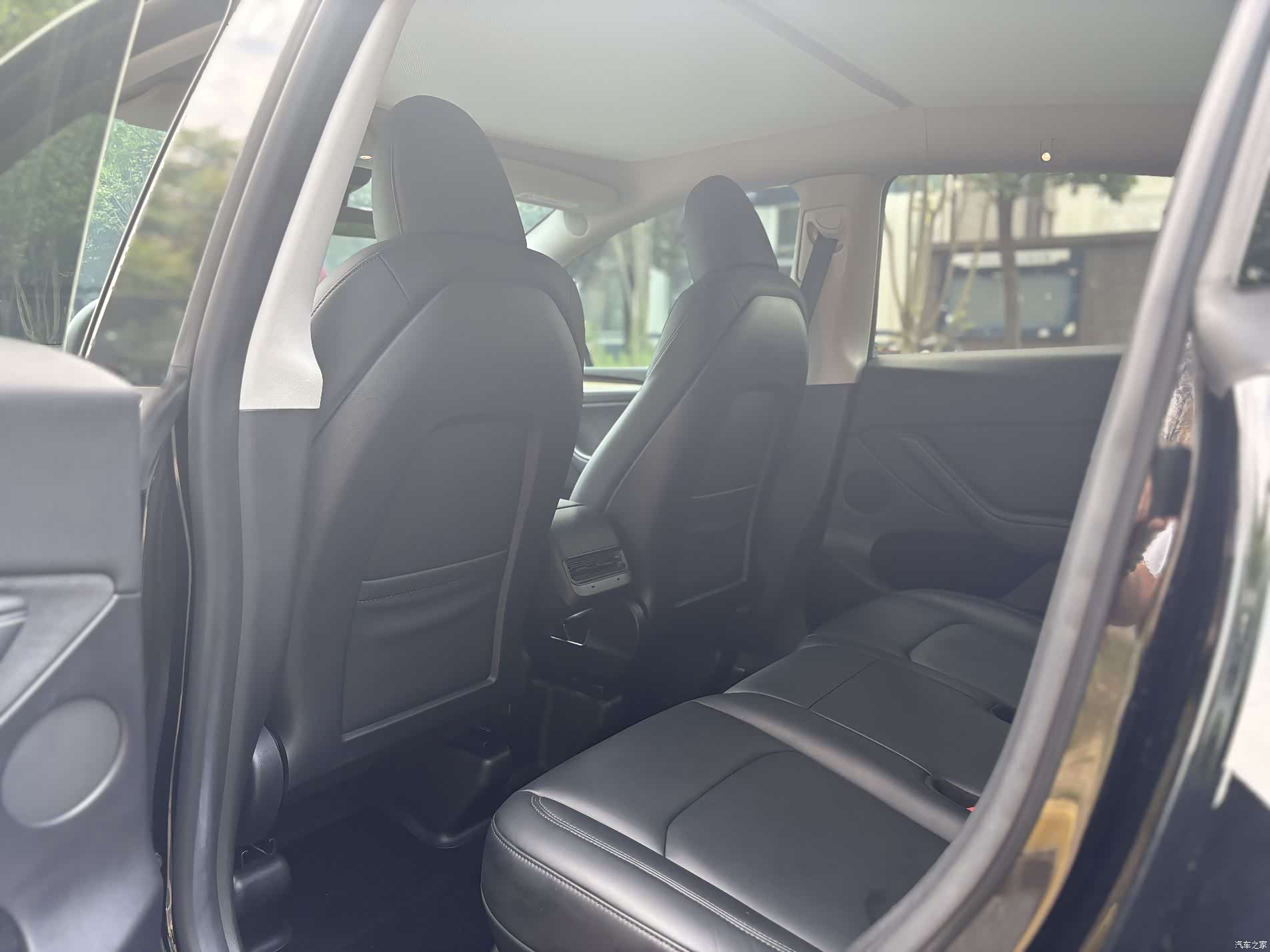 Tesla Model Y, 2023 все фото